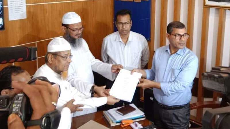 মুফতী ফয়জুল করীম মনোনয়নপত্র দাখিল